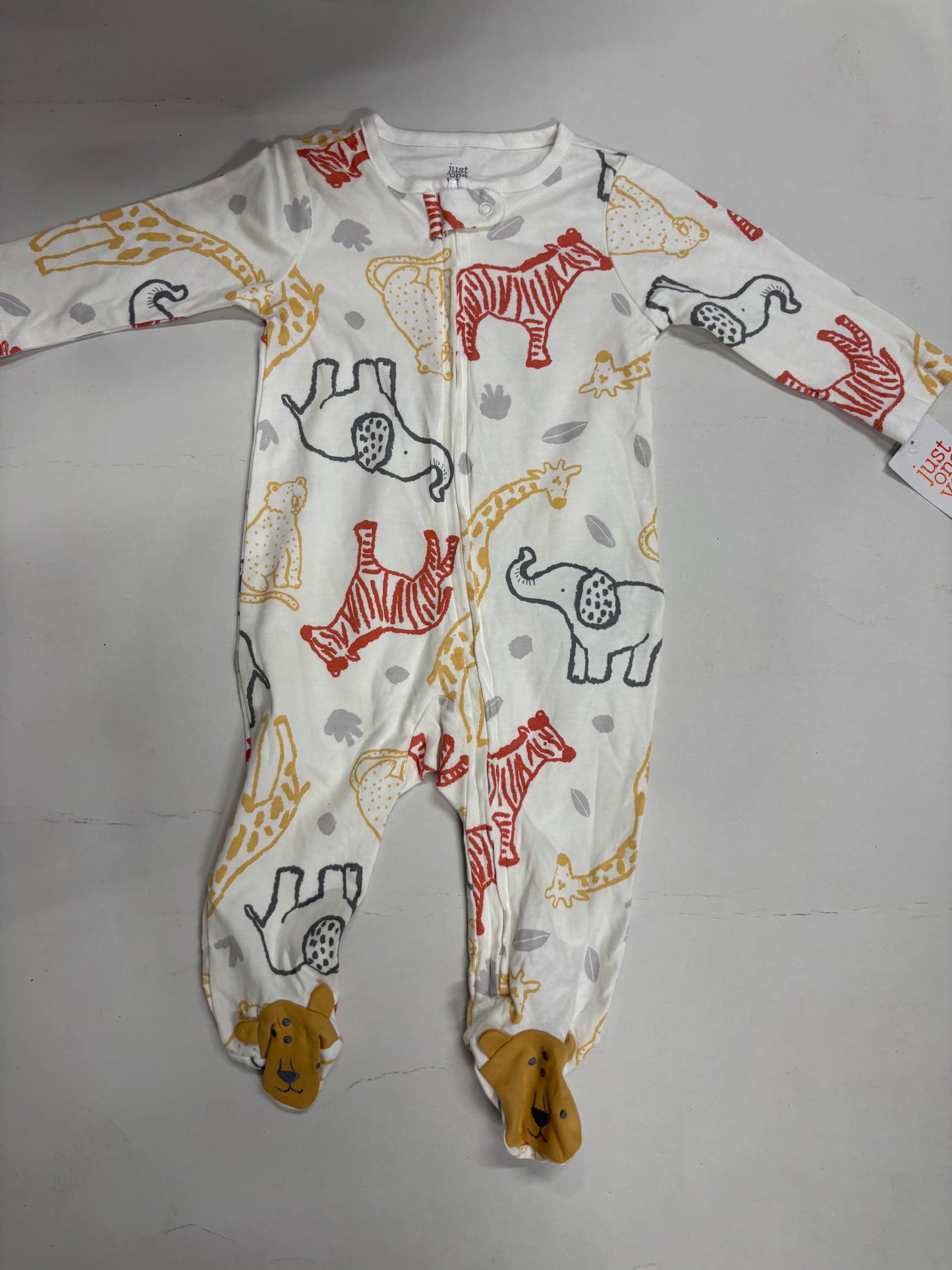 White with animal 🦒 and shoe -Baby high quality jumpsuit