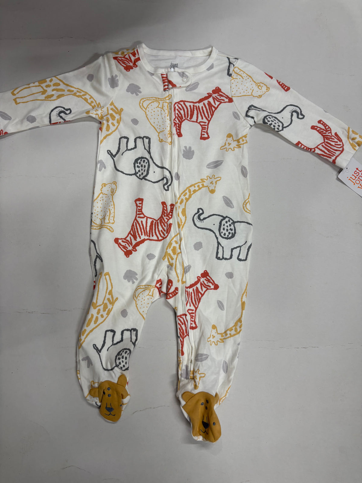 White with animal 🦒 and shoe -Baby high quality jumpsuit